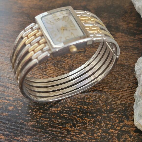 Vintage Watches Vivani Two Tone Stretch Band Rectangular Dial Quartz Watch - Picture 3 of 10